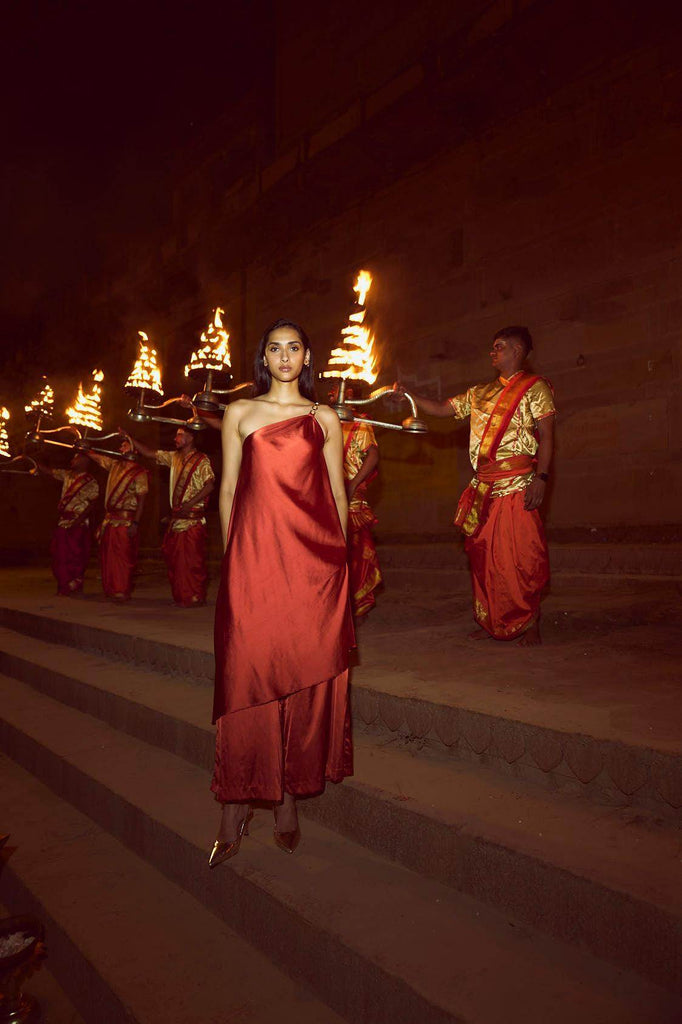 ONE SHOULDER CHAIN AND FLARE TOP - dash and dot dash and dot