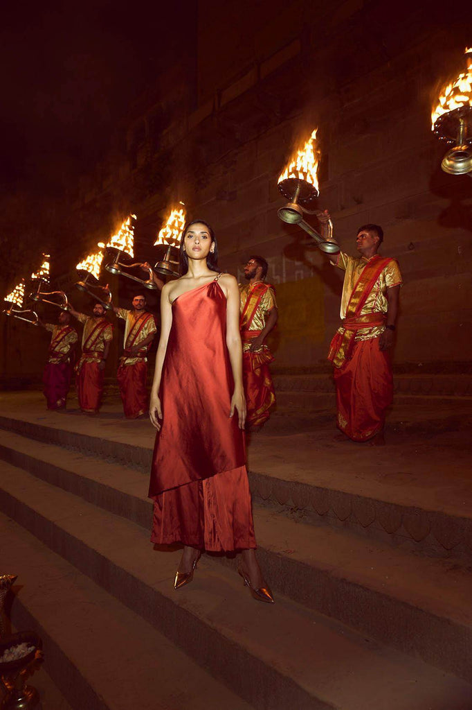 ONE SHOULDER CHAIN AND FLARE TOP - dash and dot dash and dot