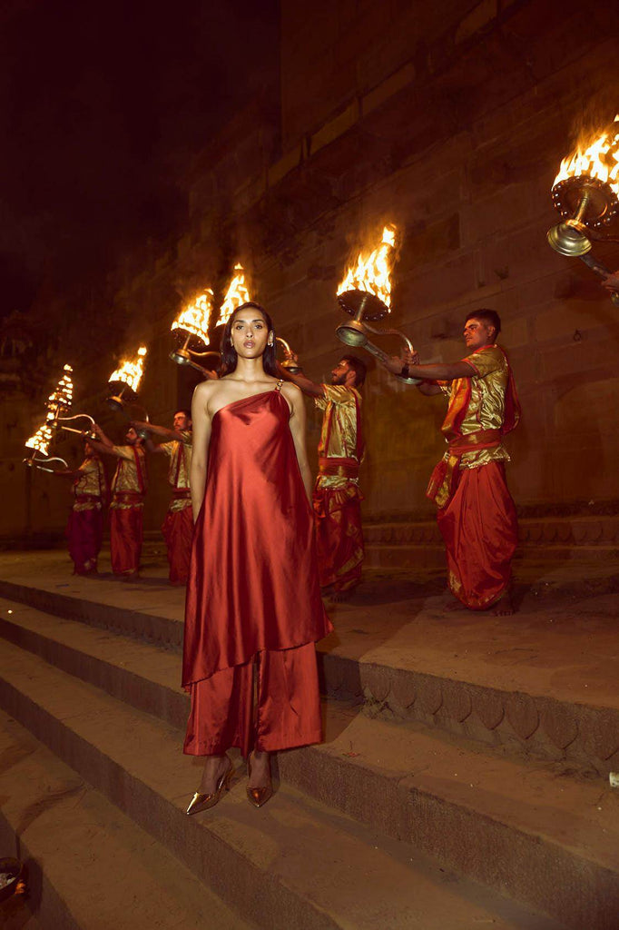 ONE SHOULDER CHAIN AND FLARE TOP - dash and dot dash and dot