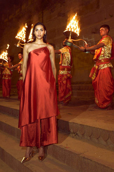 ONE SHOULDER CHAIN AND FLARE TOP - dash and dot