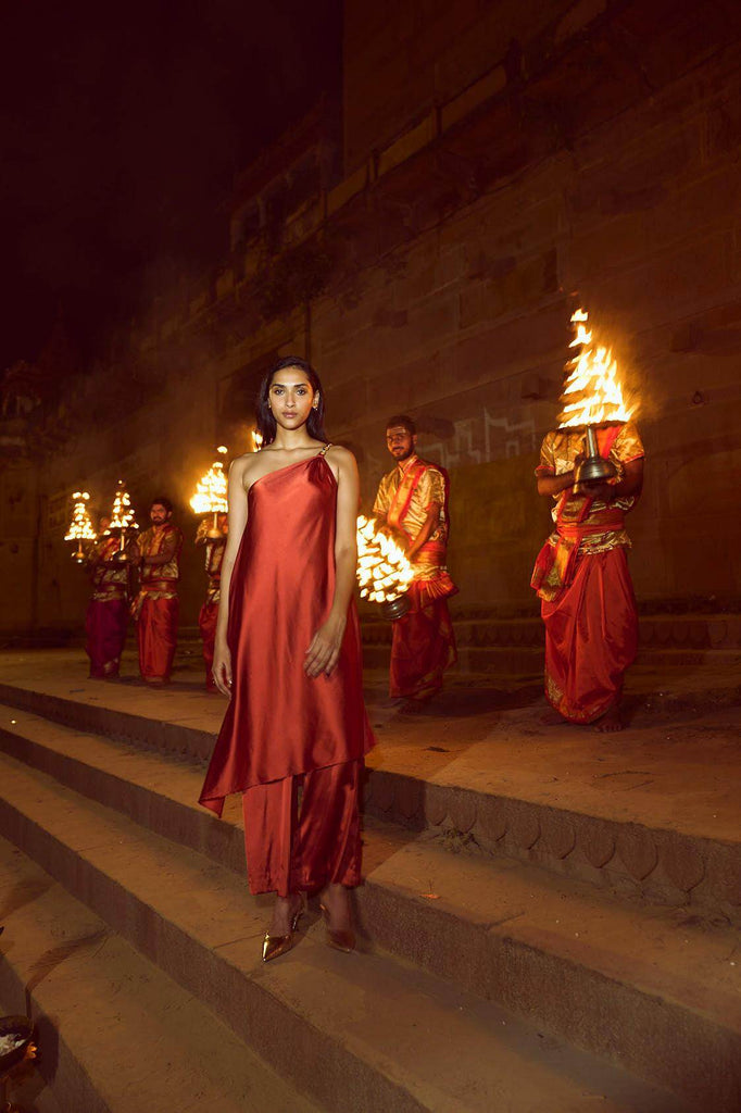 ONE SHOULDER CHAIN AND FLARE SET - dash and dot dash and dot