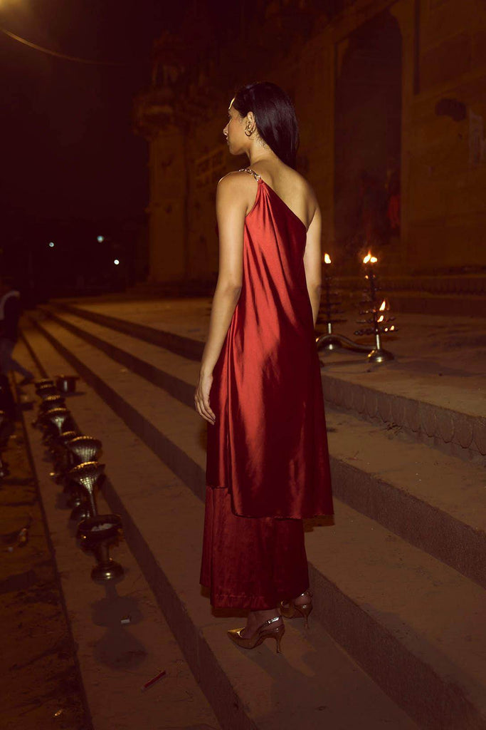 ONE SHOULDER CHAIN AND FLARE TOP - dash and dot dash and dot