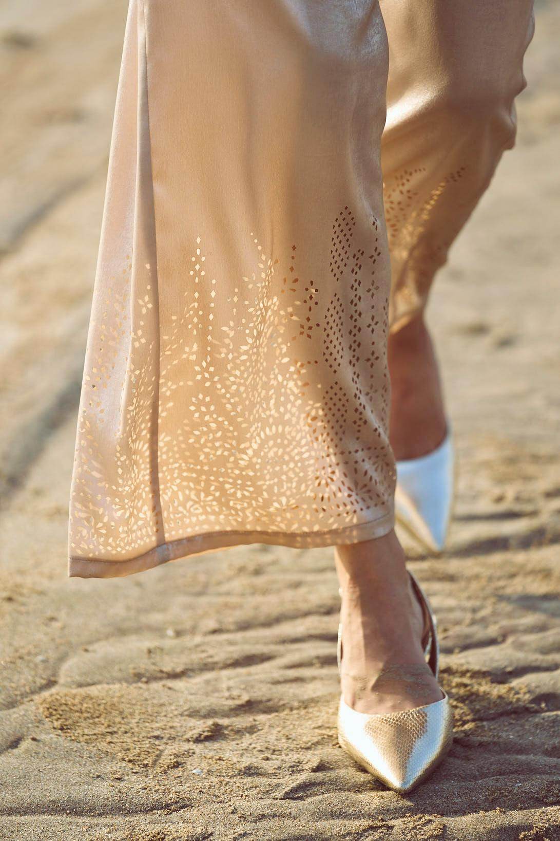 LAMÉ CUTWORK HEM PANT - dash and dot