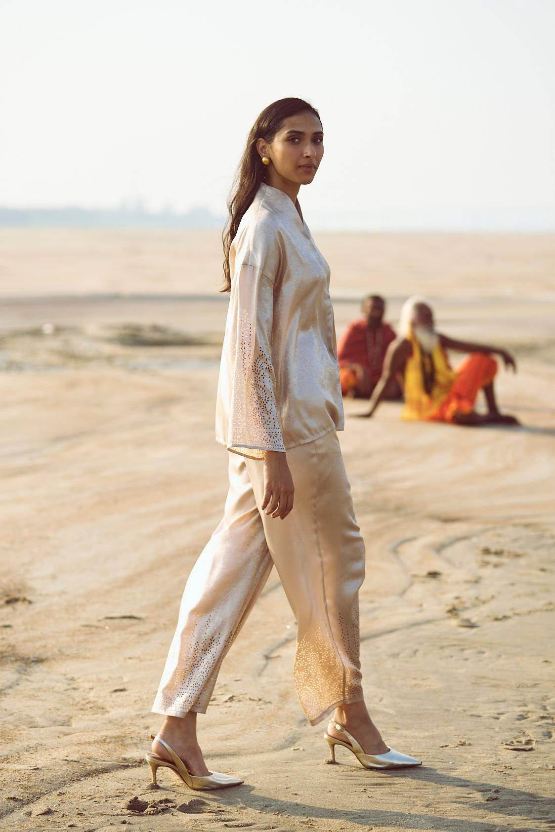 LAMÉ CUTWORK HEM PANT - dash and dot