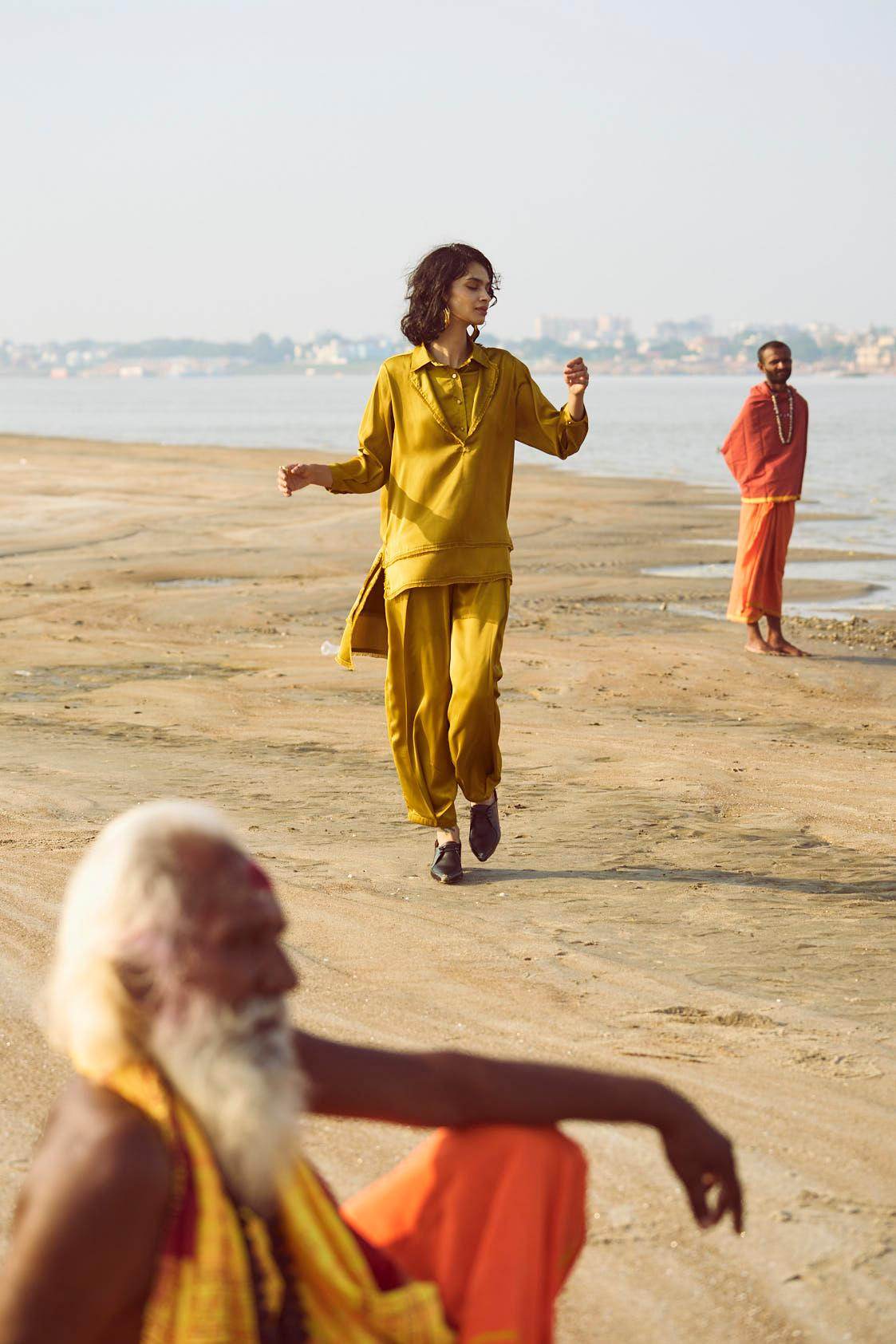 LAYERED OCHRE SET - dash and dot