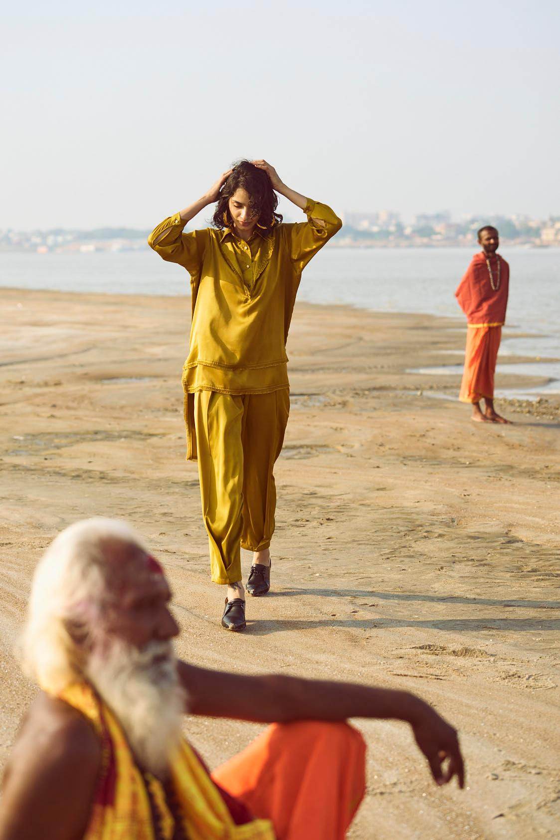 LAYERED OCHRE SET - dash and dot