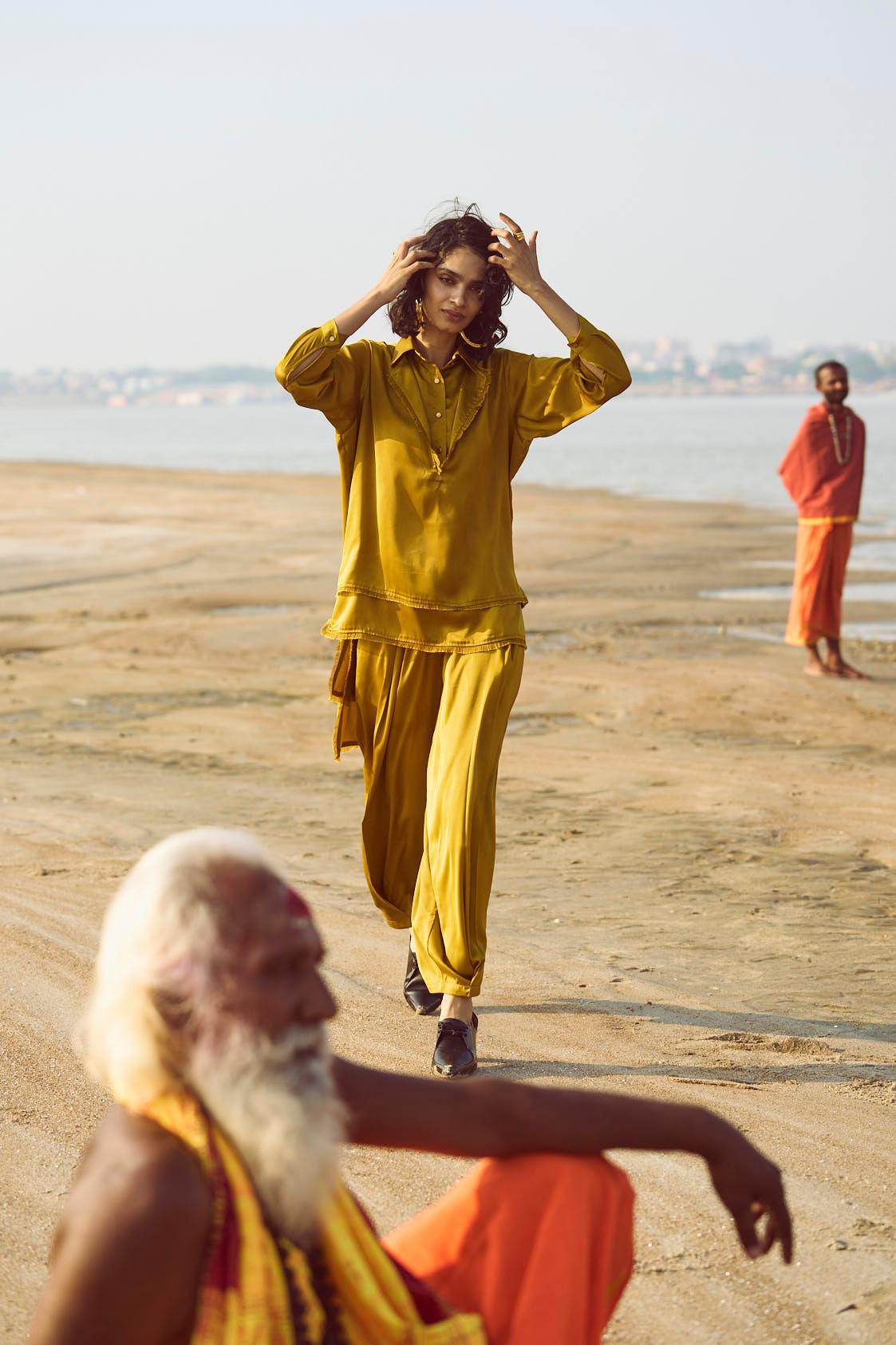 LAYERED OCHRE SET - dash and dot