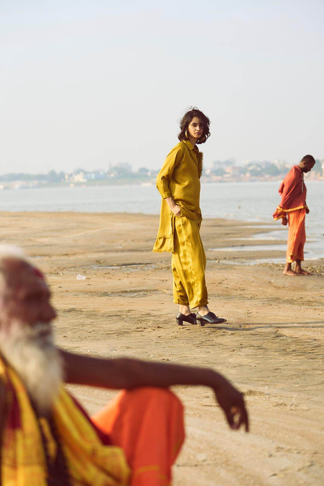 LAYERED OCHRE SET - dash and dot