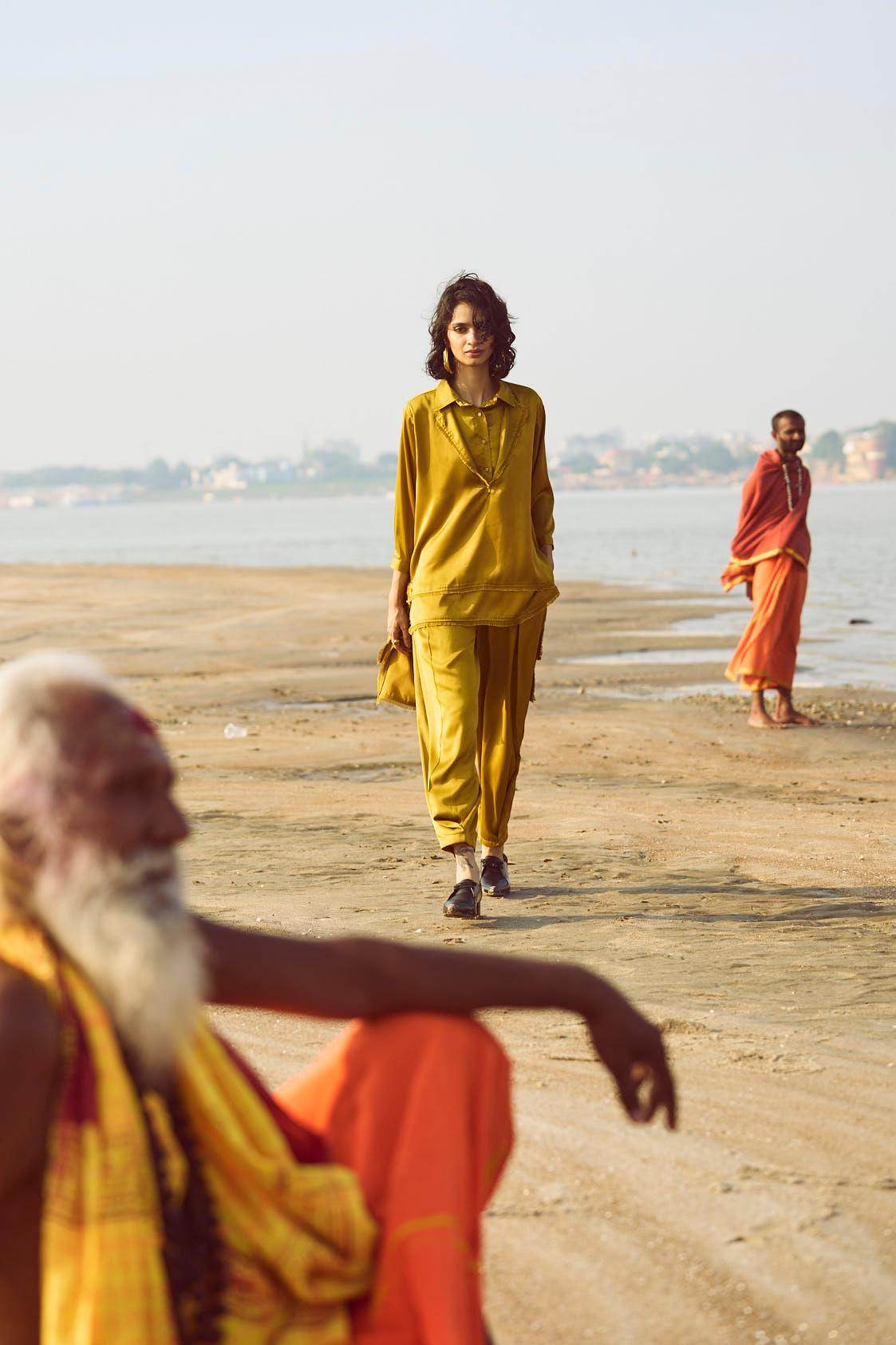 LAYERED OCHRE SET - dash and dot