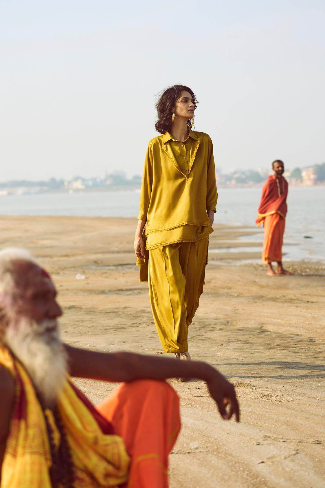 LAYERED OCHRE SET - dash and dot