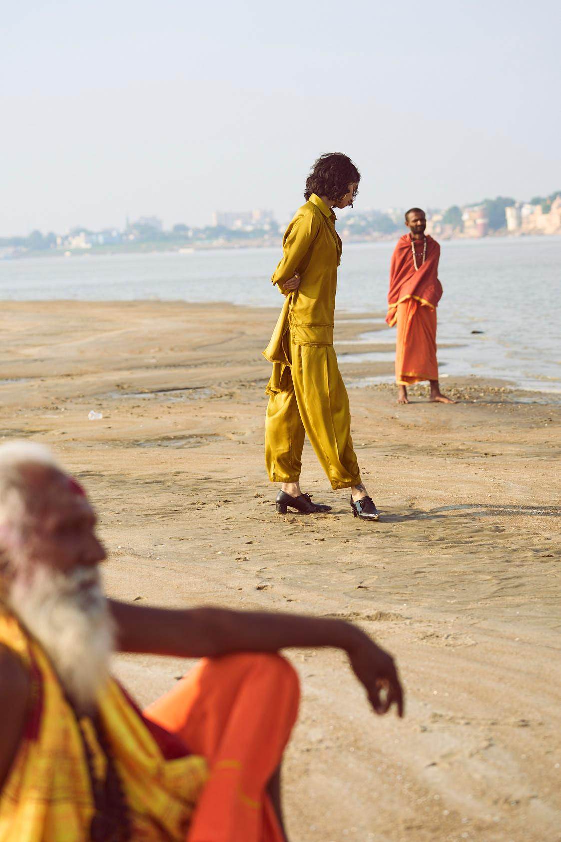 LAYERED OCHRE SET - dash and dot