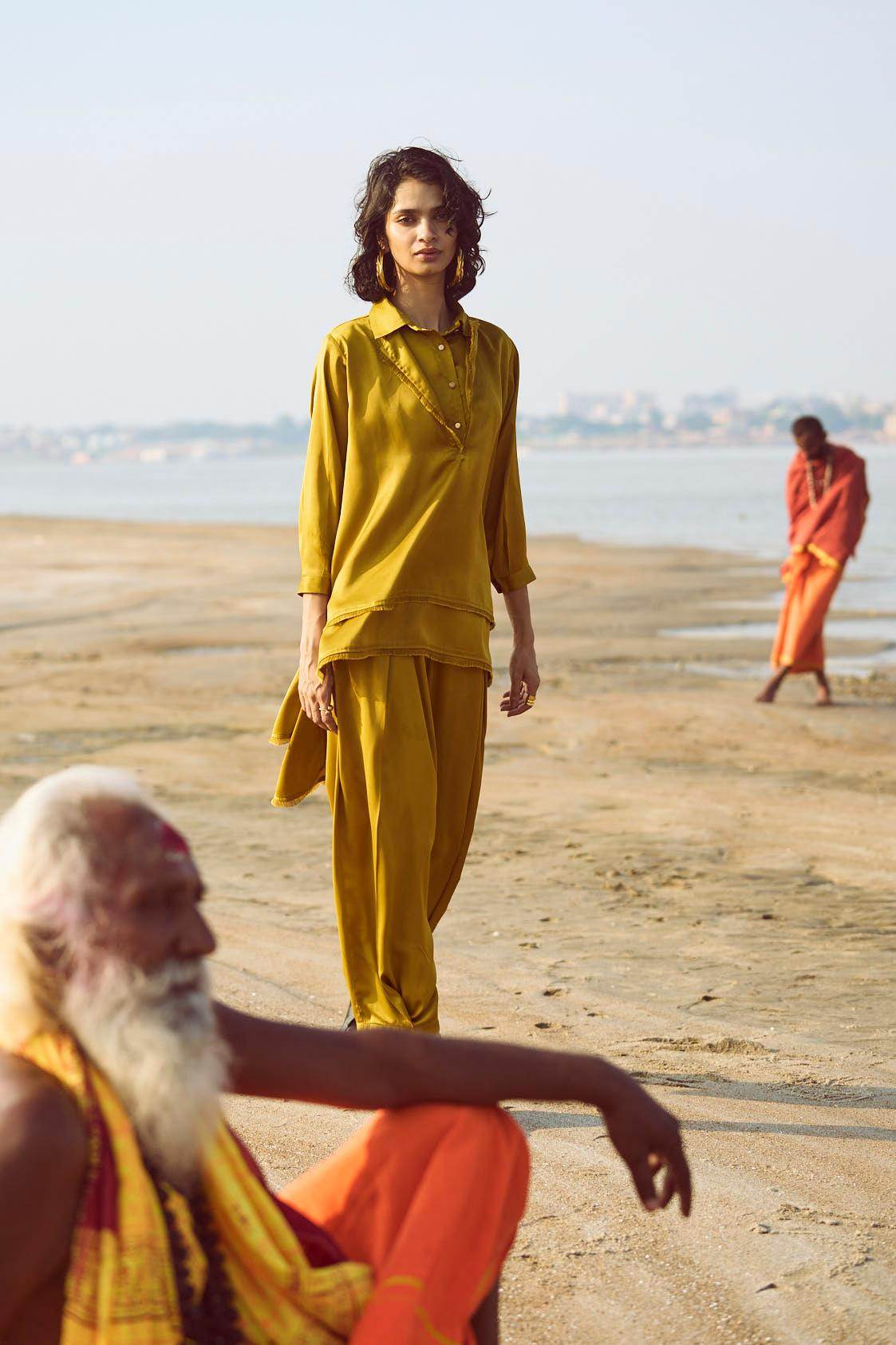 LAYERED OCHRE SET - dash and dot