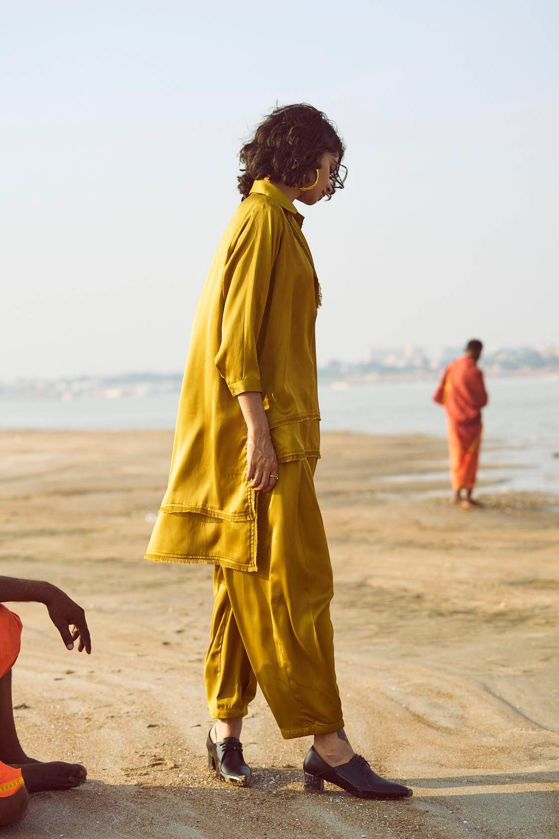 LAYERED OCHRE SET - dash and dot