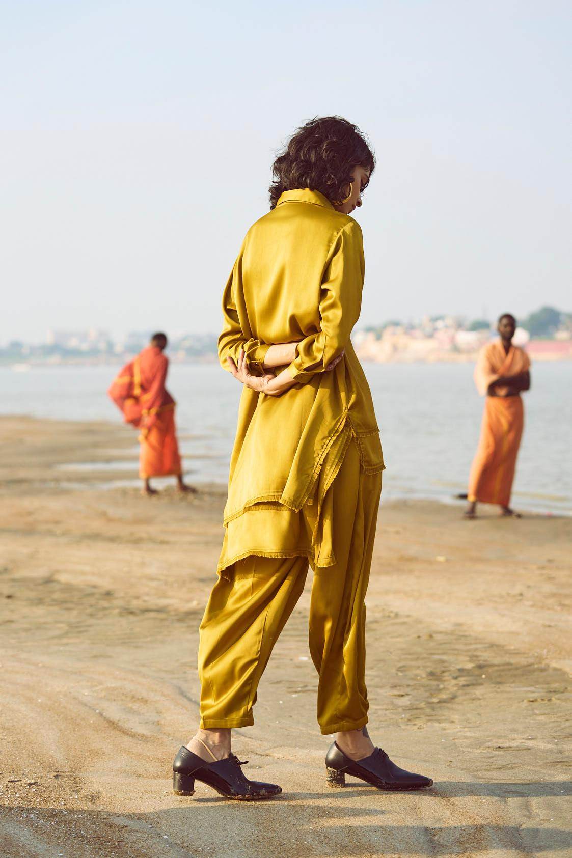 LAYERED OCHRE SET - dash and dot