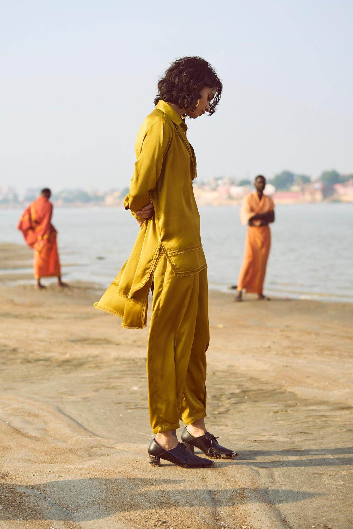 LAYERED OCHRE SET - dash and dot