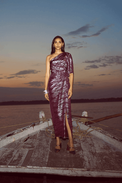 SINGLE SLEEVE FOIL PLEATED DRESS - dash and dot