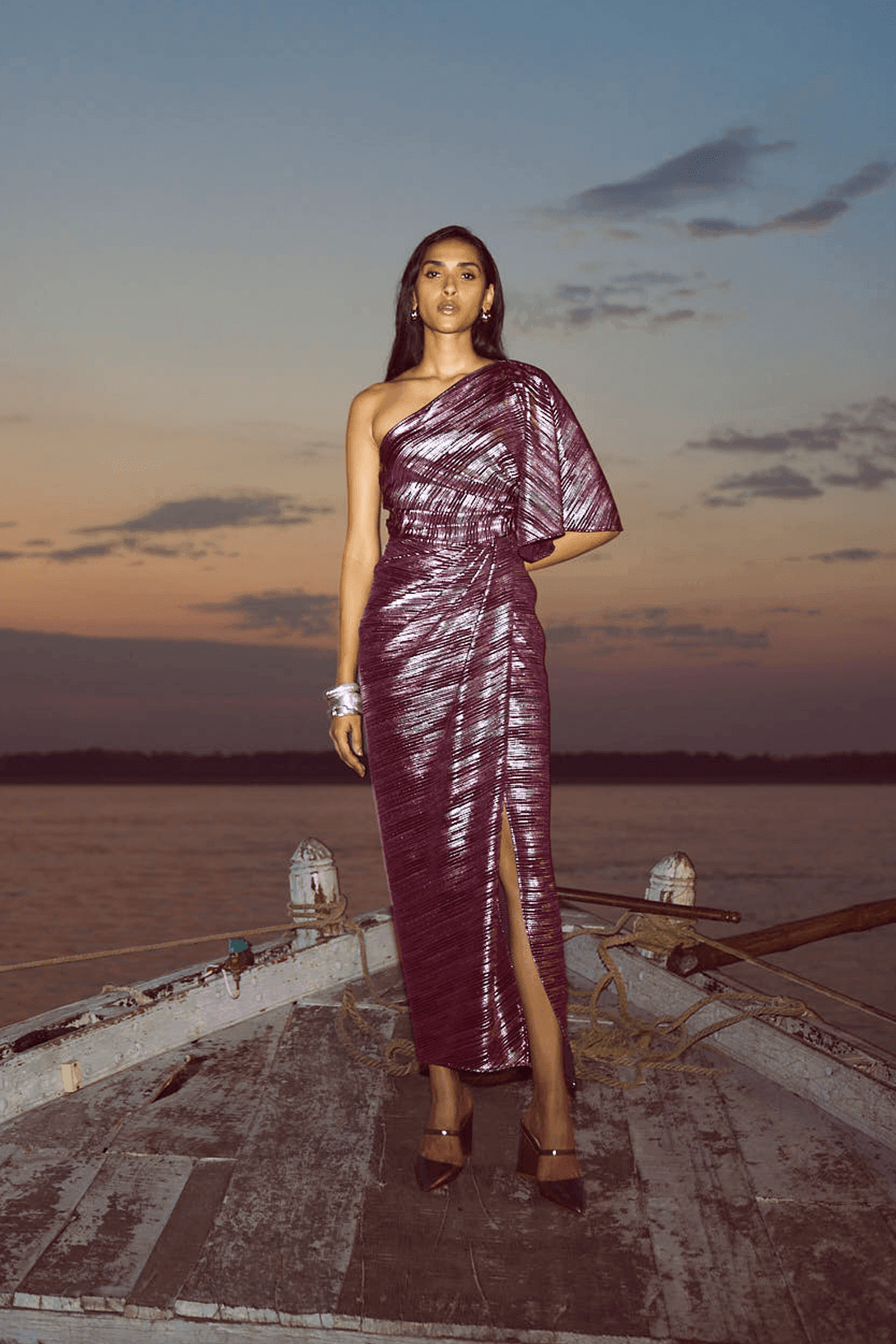 SINGLE SLEEVE FOIL PLEATED DRESS - dash and dot