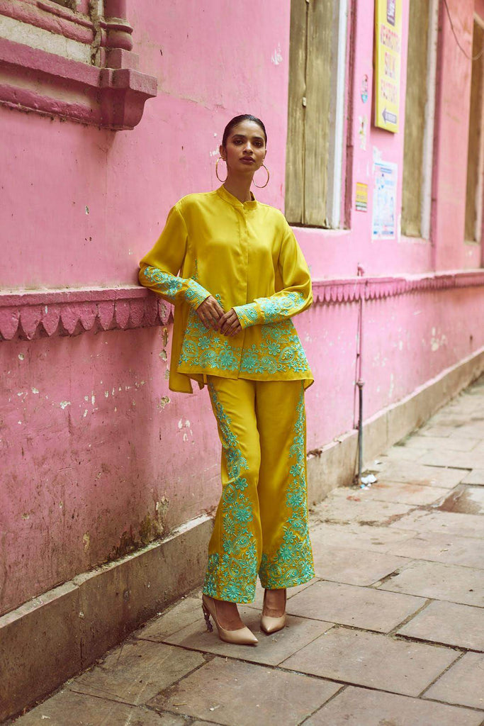 PLACEMENT EMBROIDERED TOP - dash and dot dash and dot