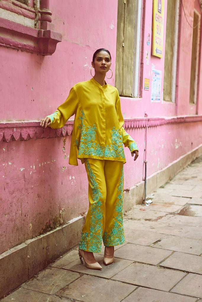 PLACEMENT EMBROIDERED TOP - dash and dot dash and dot