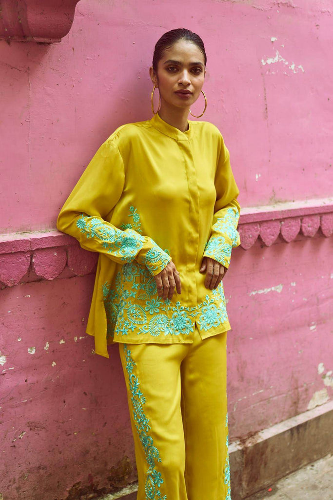 PLACEMENT EMBROIDERED TOP - dash and dot dash and dot