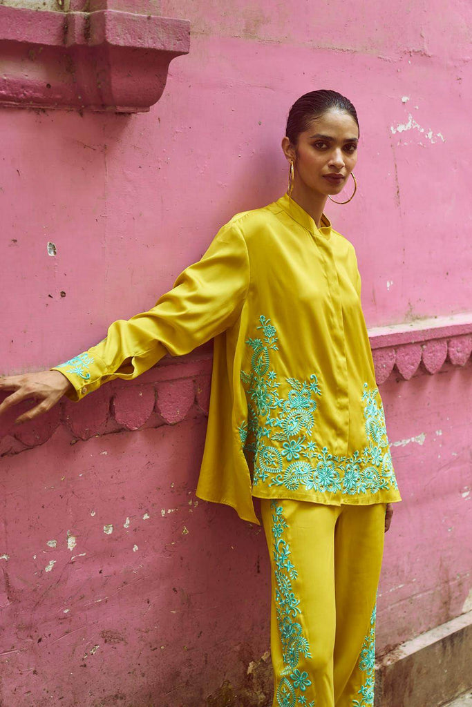 PLACEMENT EMBROIDERED TOP - dash and dot dash and dot