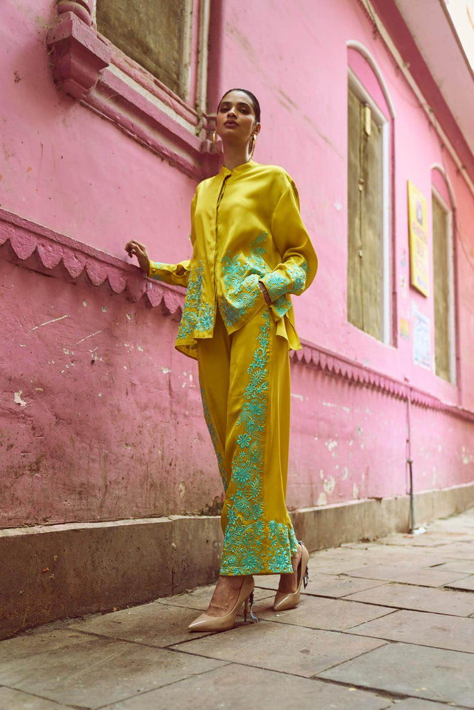 PLACEMENT EMBROIDERED TOP - dash and dot dash and dot