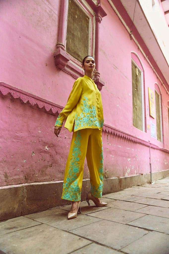 PLACEMENT EMBROIDERED TOP - dash and dot dash and dot