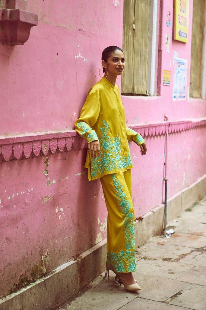 PLACEMENT EMBROIDERED TOP - dash and dot dash and dot