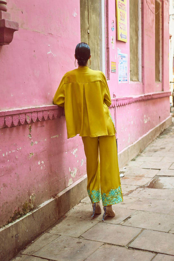 PLACEMENT EMBROIDERED TOP - dash and dot dash and dot