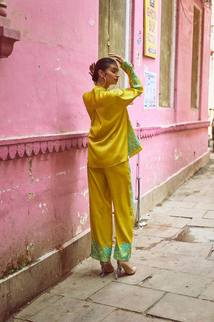 PLACEMENT EMBROIDERED TOP - dash and dot dash and dot