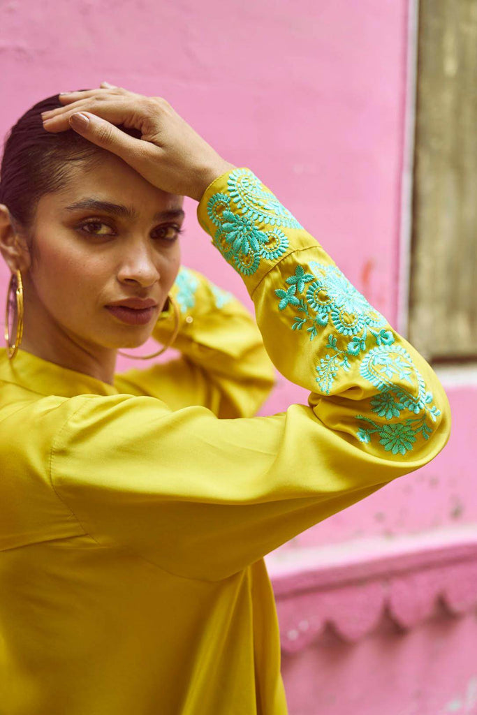 PLACEMENT EMBROIDERED TOP - dash and dot dash and dot