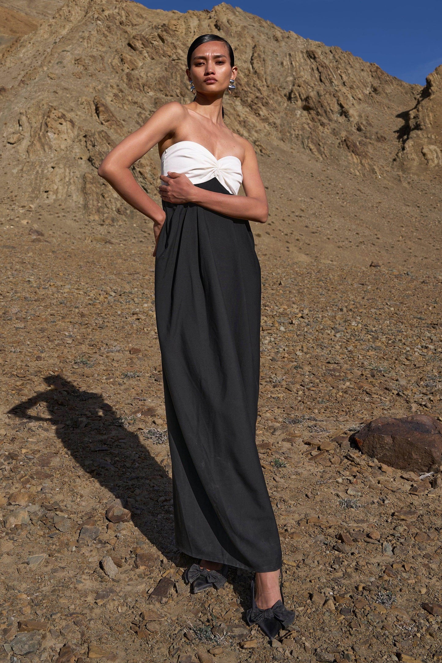 B/W BLOCKED DRAPE GOWN - dash and dot