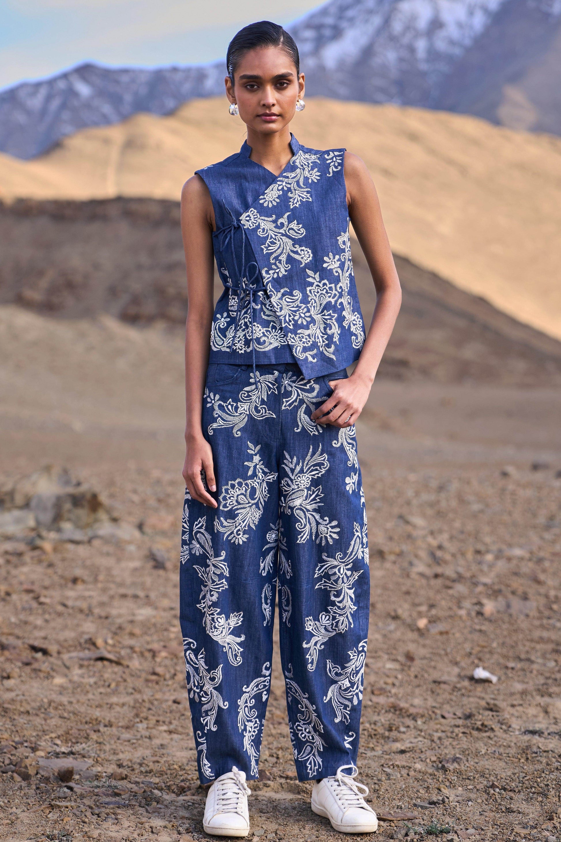 DENIM EMBROIDERED PANT - dash and dot