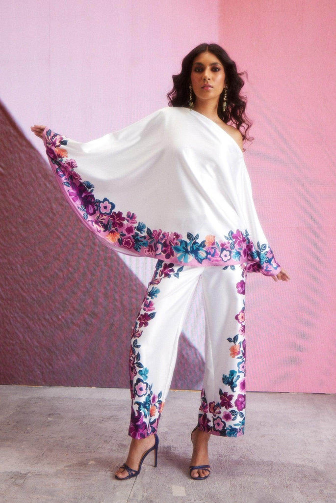 FLORAL BORDER TOP - dash and dot dash and dot