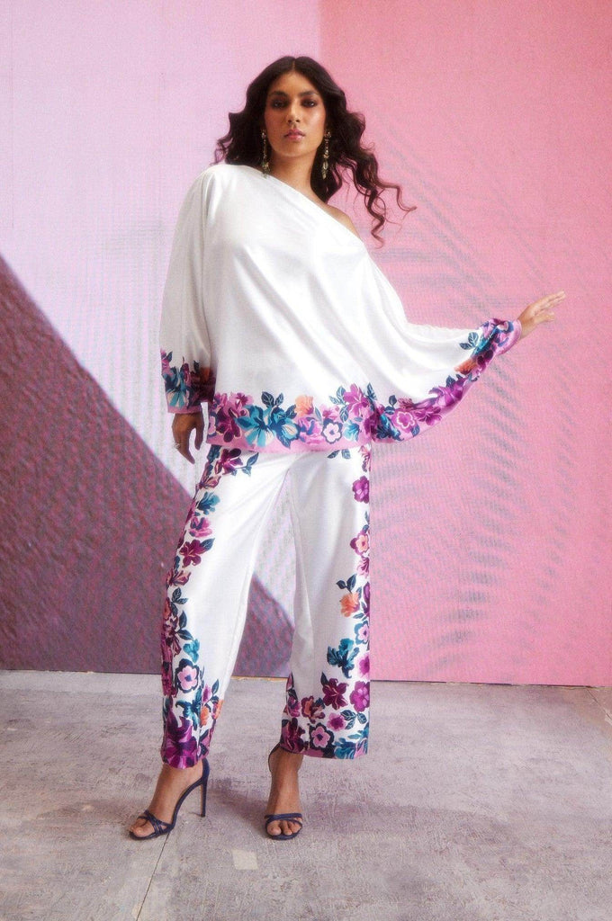 FLORAL BORDER TOP - dash and dot dash and dot