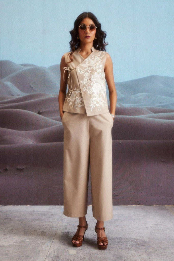 EMBROIDERED SLEEVELESS TOP - dash and dot dash and dot