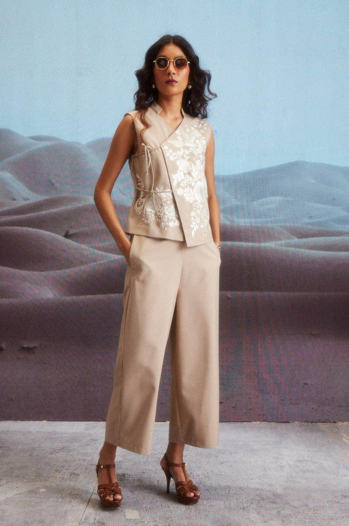 EMBROIDERED SLEEVELESS TOP - dash and dot dash and dot