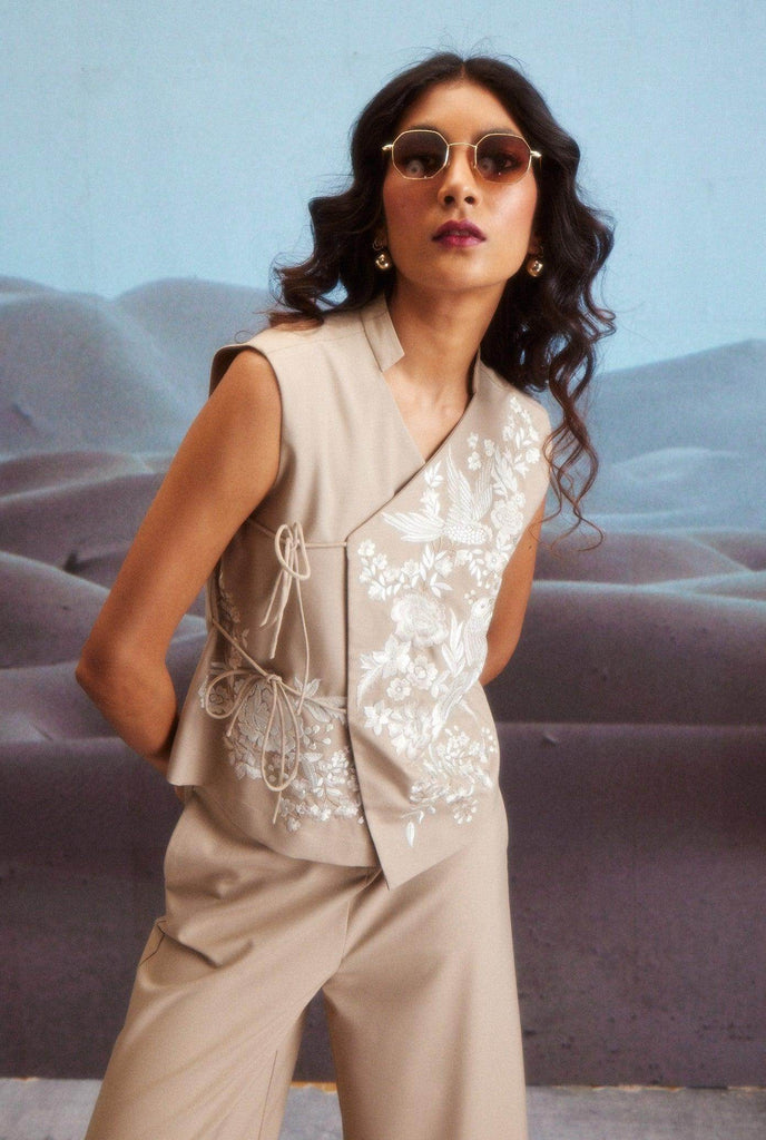 EMBROIDERED SLEEVELESS TOP - dash and dot dash and dot