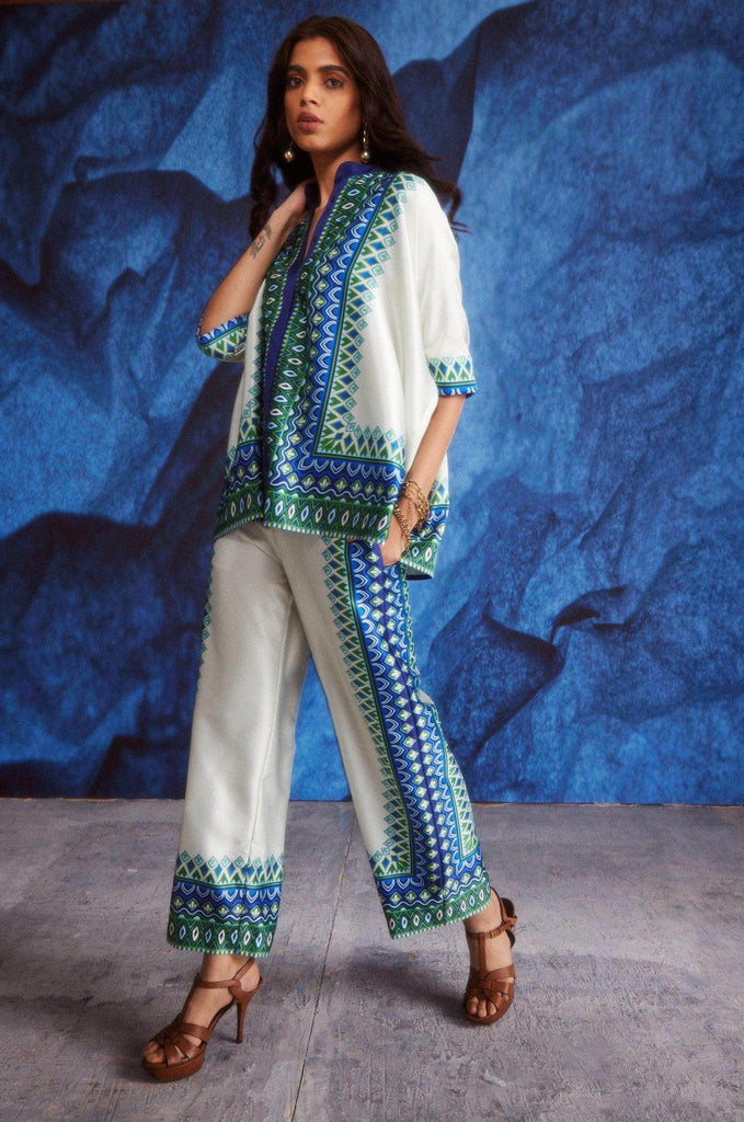 BOXY BORDER TOP - dash and dot dash and dot