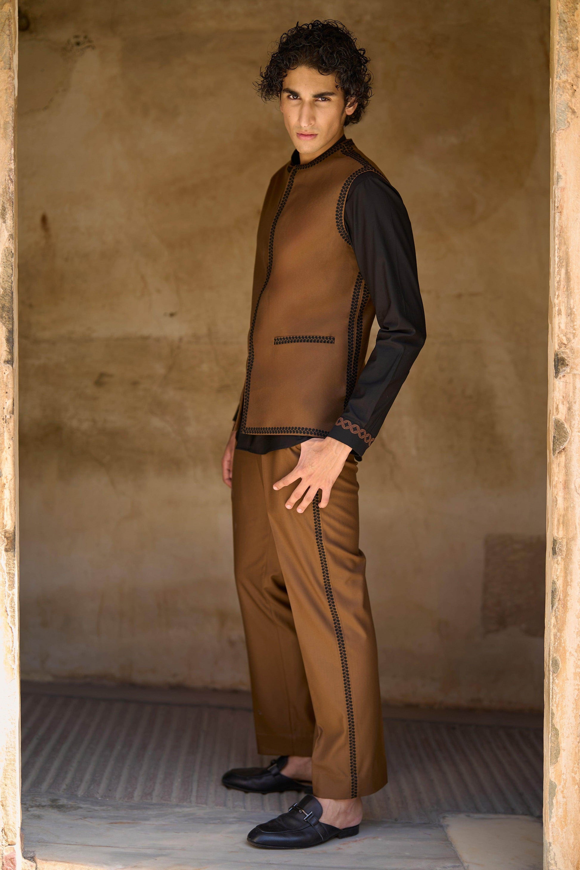 BORDER EMBROIDERED BANDI AND PANT SET - dash and dot