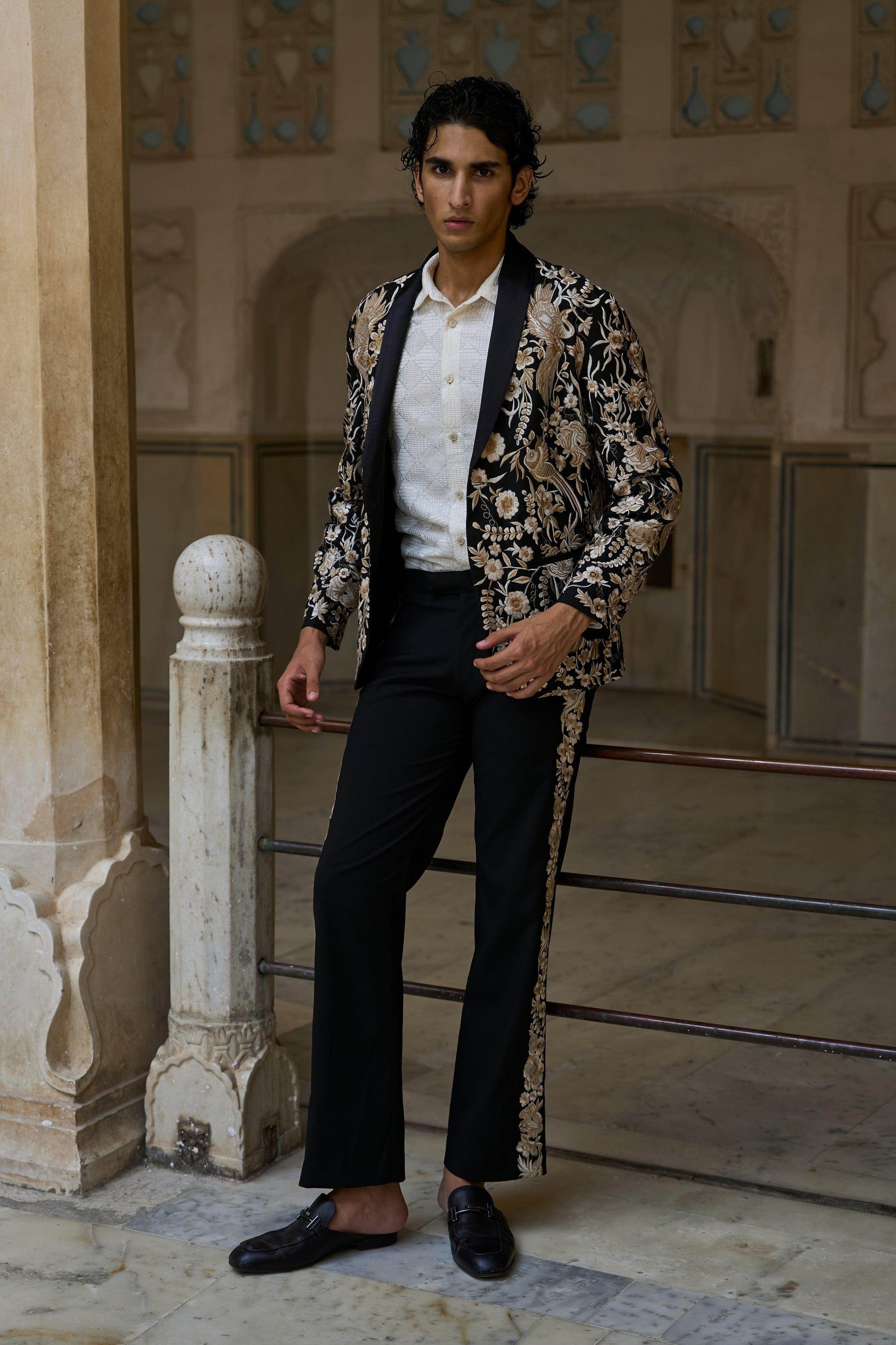 EMBROIDERED SUIT - dash and dot