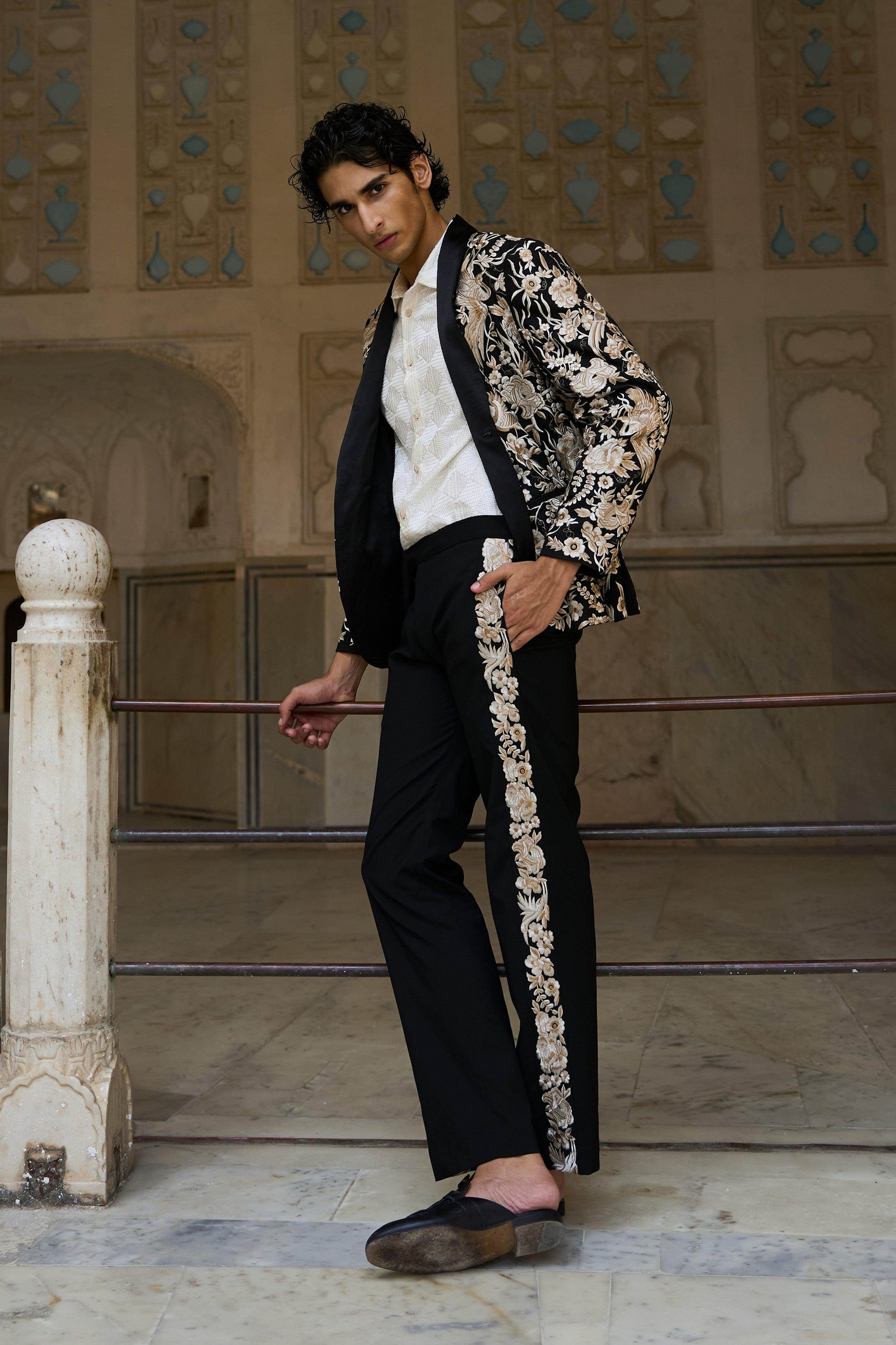 EMBROIDERED SUIT - dash and dot