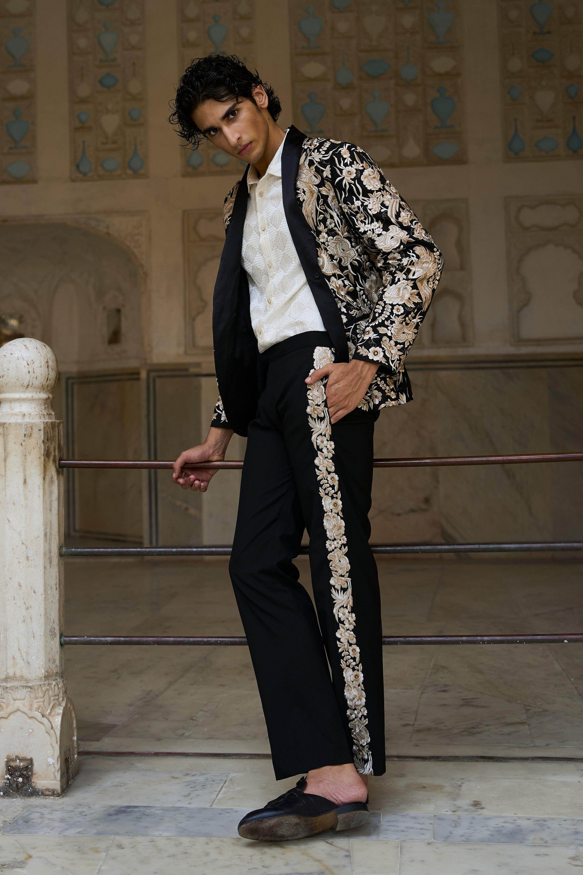 EMBROIDERED SUIT - dash and dot