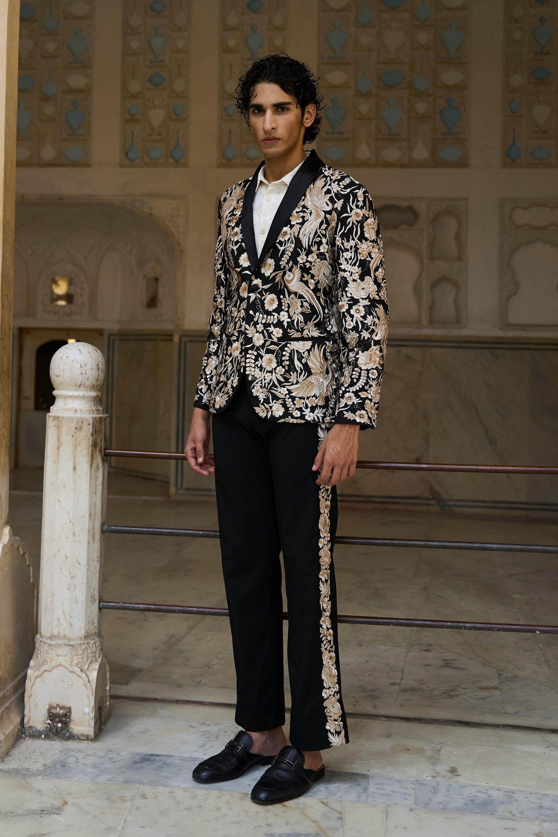 EMBROIDERED SUIT - dash and dot