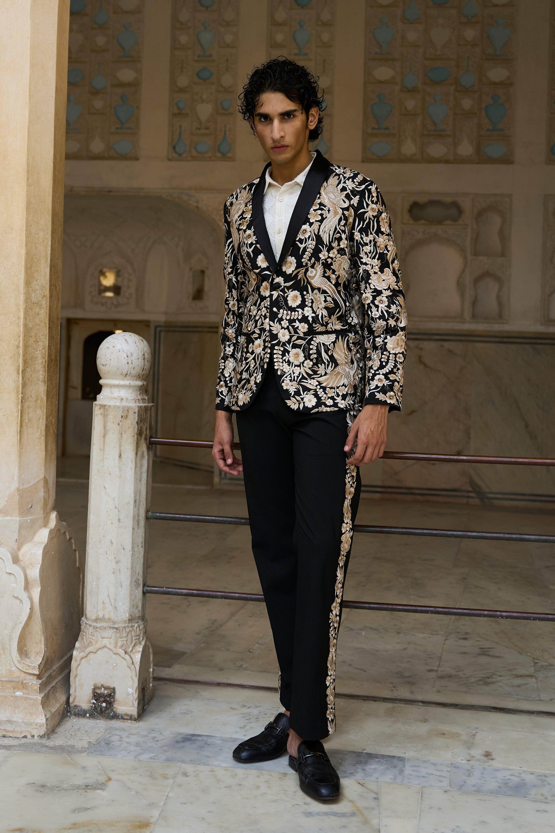 EMBROIDERED SUIT - dash and dot