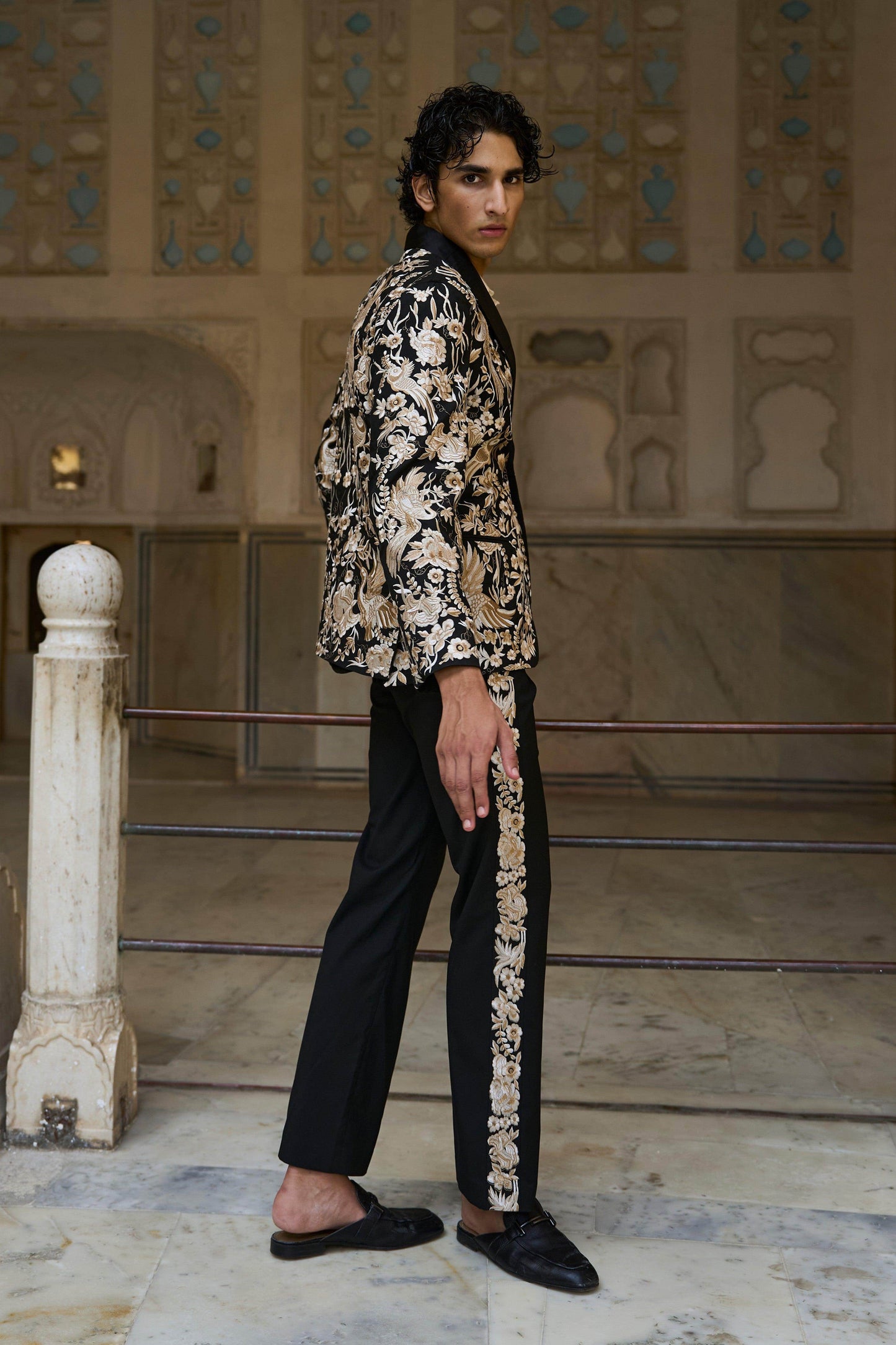 EMBROIDERED SUIT - dash and dot