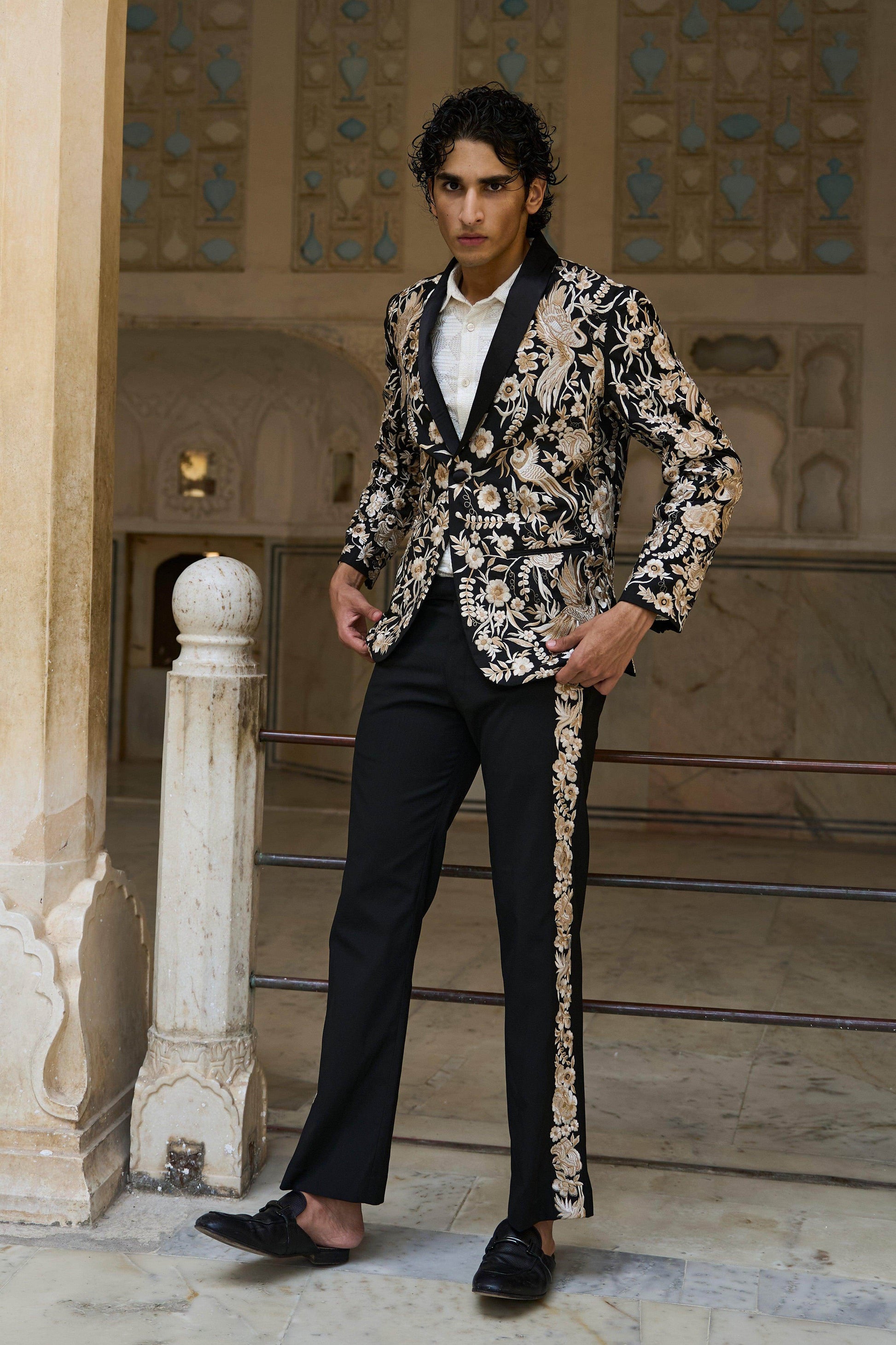 EMBROIDERED SUIT - dash and dot