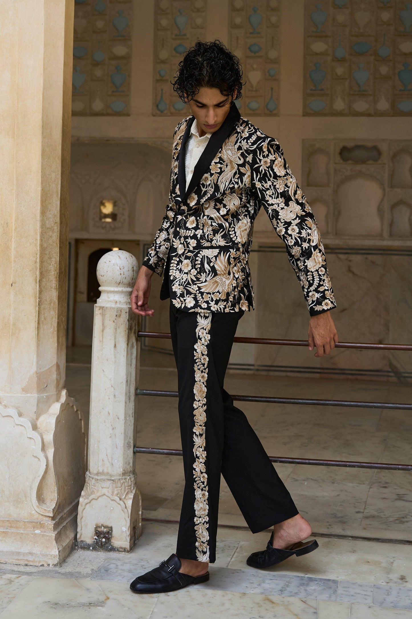 EMBROIDERED SUIT - dash and dot