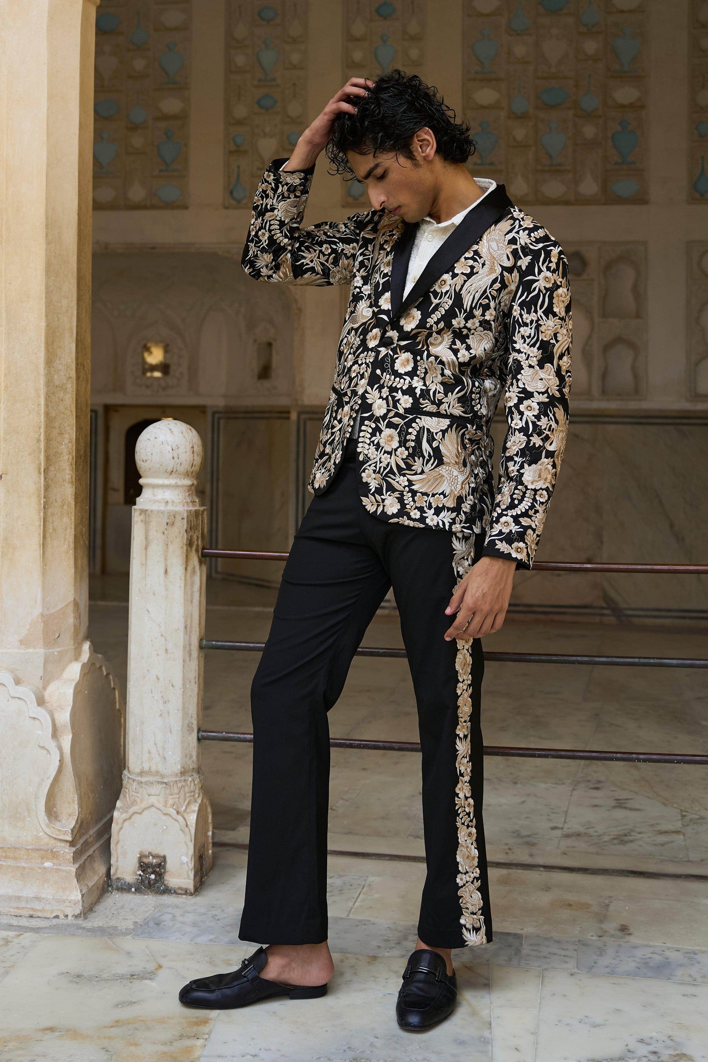 EMBROIDERED SUIT - dash and dot