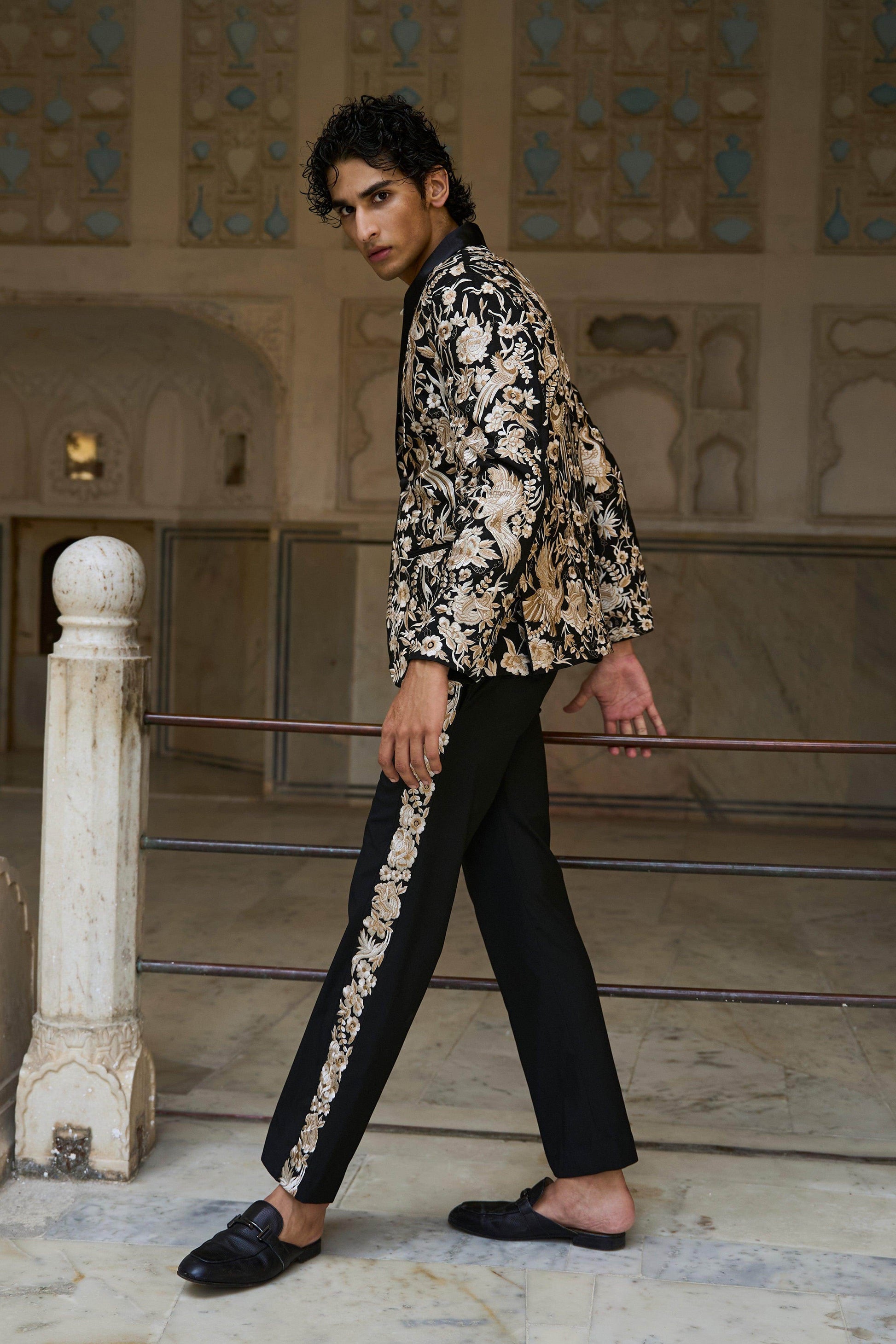 EMBROIDERED SUIT - dash and dot